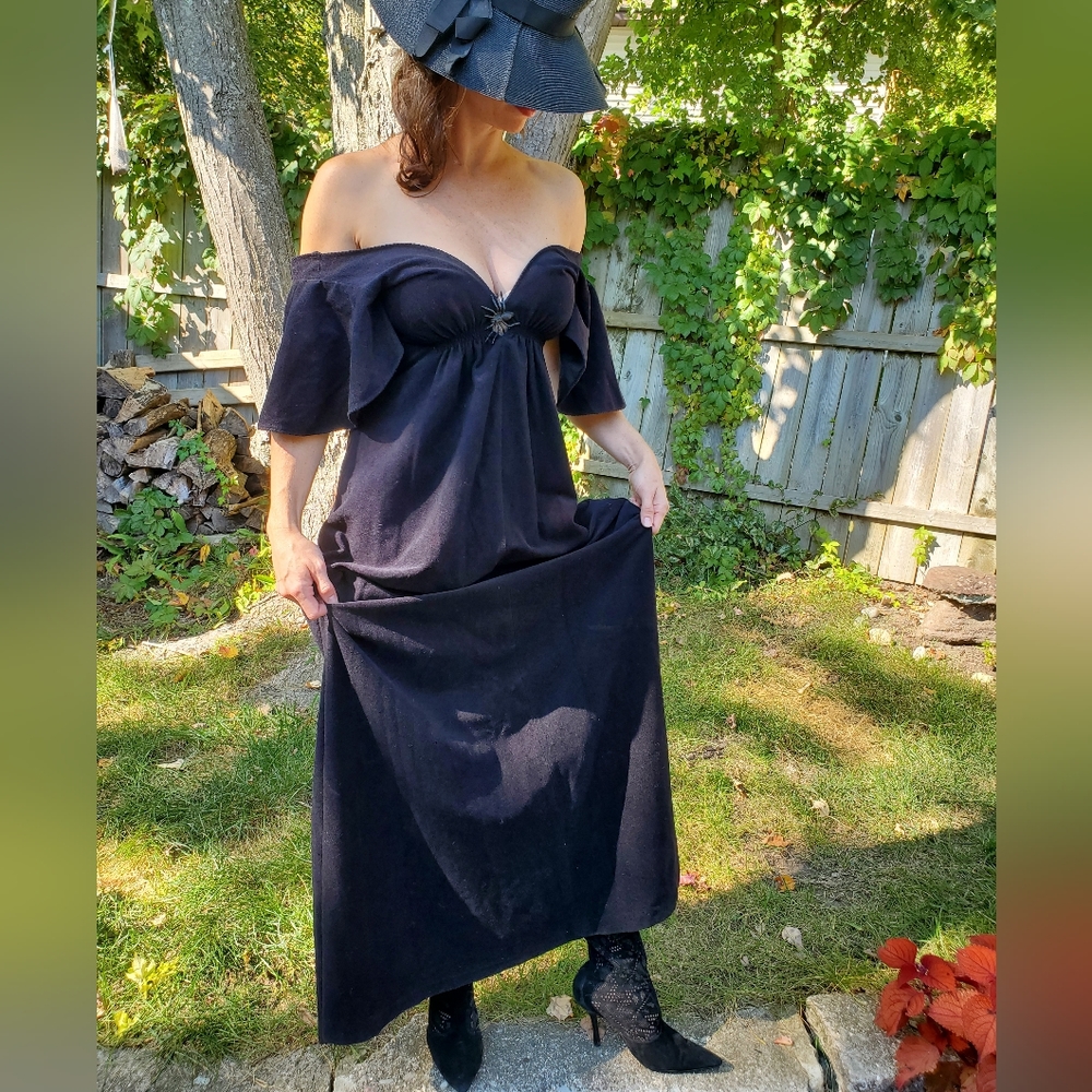 Vintage 70's black "velvet" dress sz small/med. Witch Costume, Renaissance - Picture 5 of 6